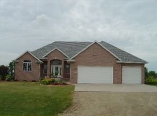 W6955 Hickory Nut Trl, Appleton, WI 54914