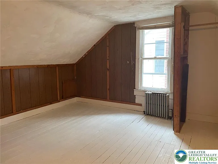 149 E High St — Photo 8