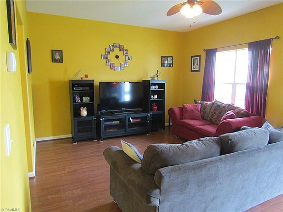 4th image of 3011 Bushfield Dr