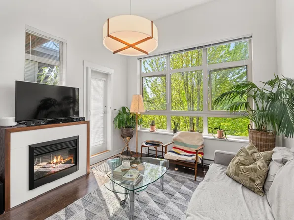 15988 26th Ave #406, Surrey, BC V3Z 5K3