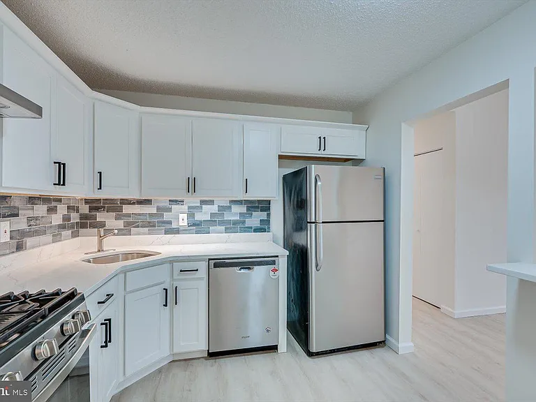 64 Taylor Dr — Photo 14