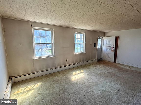 4th image of 318 Chestnut St