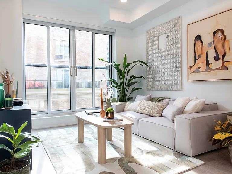 200 Redpath Ave — Photo 8