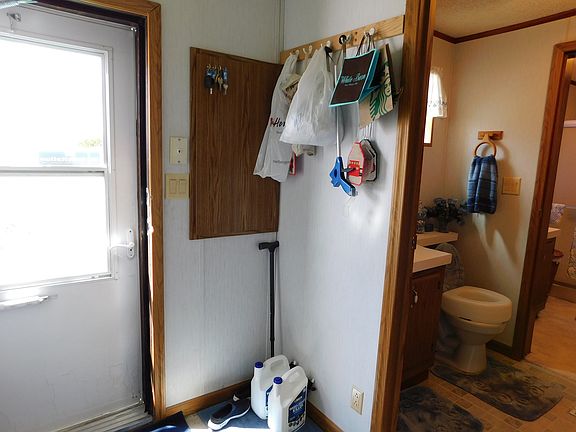 3rd image of 635 Evers St