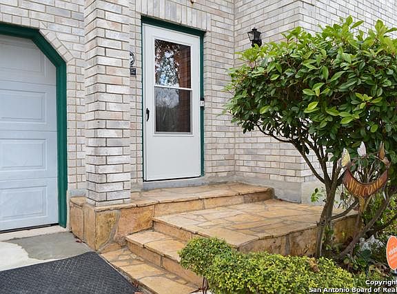 3rd image of 8047 Cantura Mls