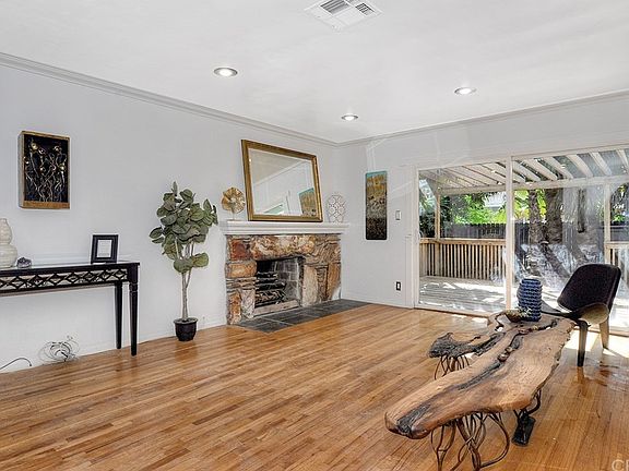 4th image of 6835 Peach Ave