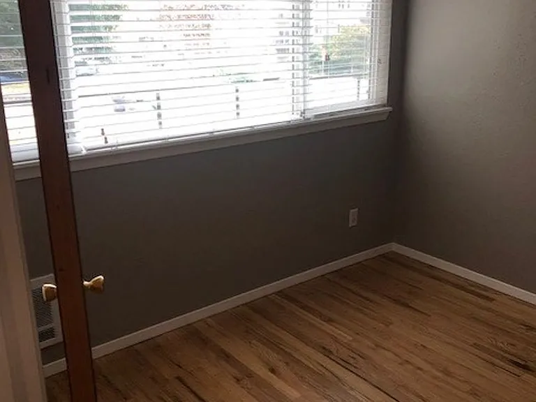 310 Bellevue Ave E — Photo 8