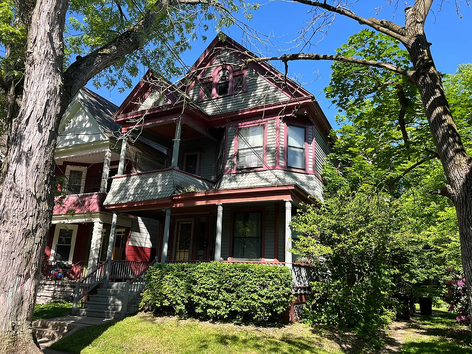 1063 University Pl #2