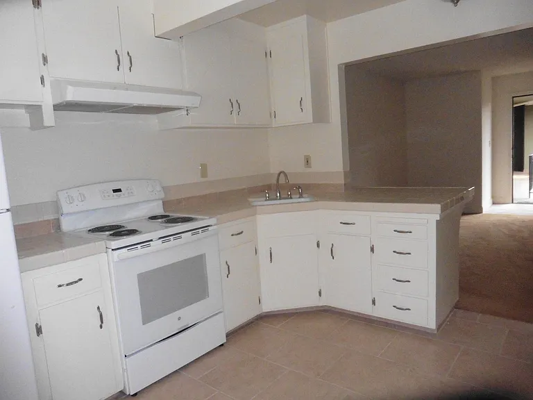429 S 9th St — Photo 3