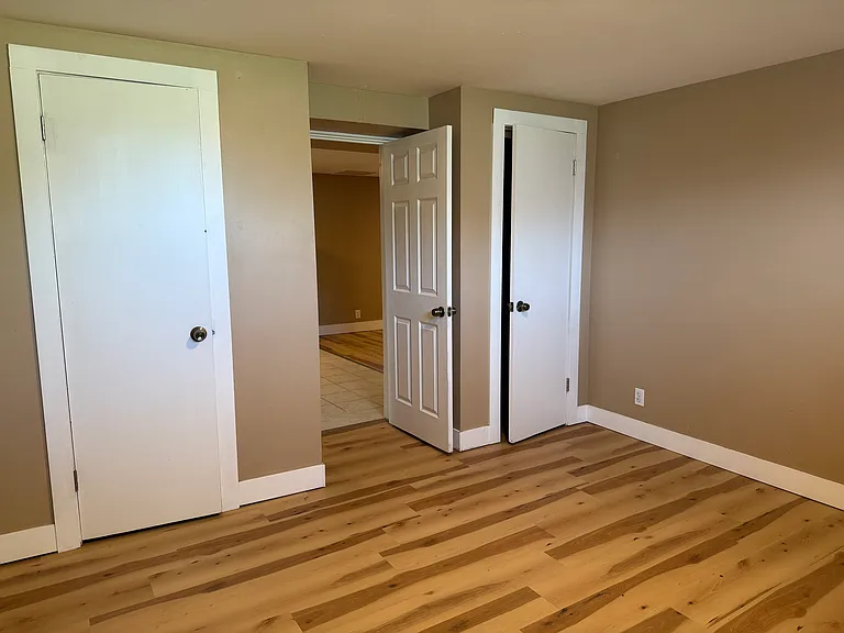 443 E Locust St #B — Photo 6