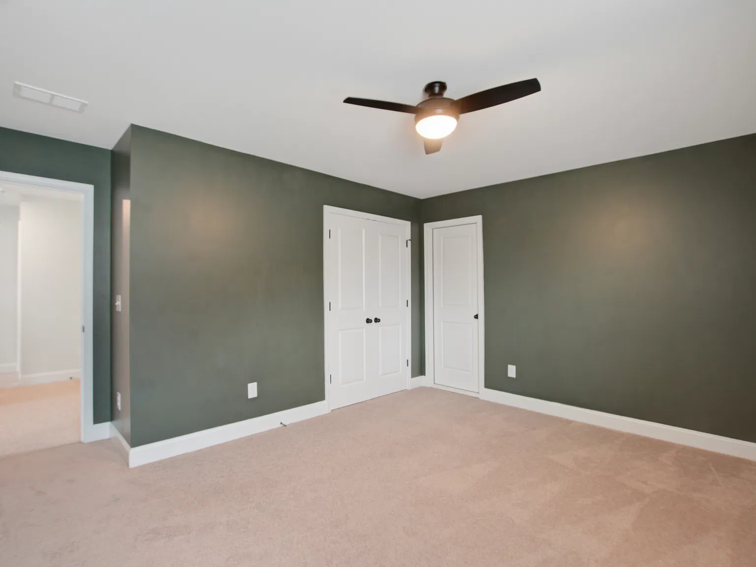 4 bed, 2700 sqft, $2,900 — Photo 4