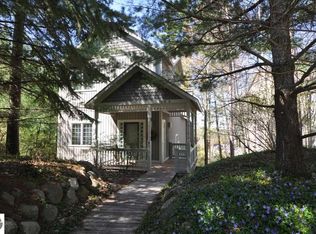 8 Brook Hl, Glen Arbor, MI 49636