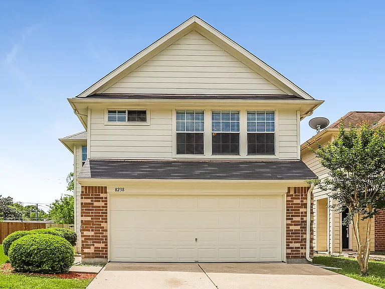 8238 Fuqua Gardens Dr — Photo 1