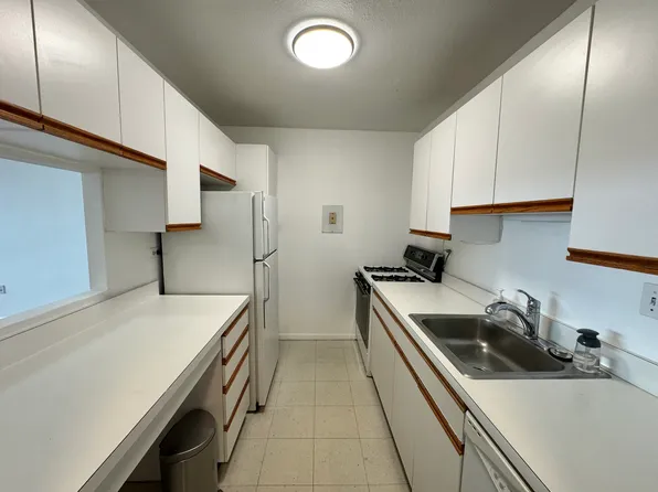 6 Whittier Pl APT 17A, Boston, MA 02114