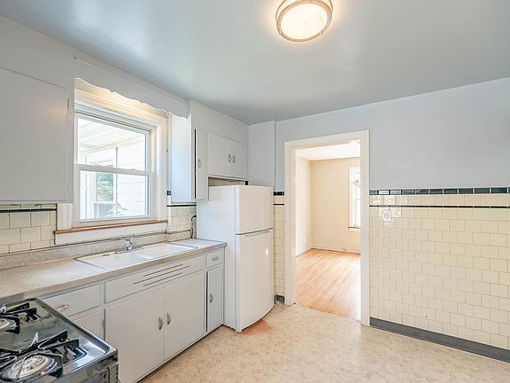 5th image of 353 Bellwood Ave