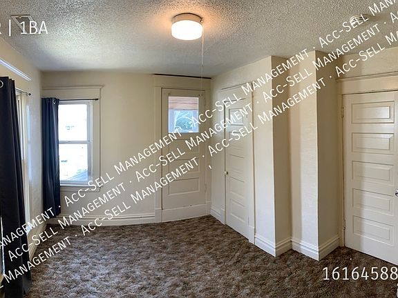 5th image of 927 Crosby St NE #2