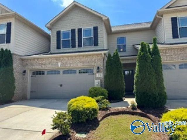 4 bed, 2.5 bath, 2395 sqft, $2,350 — Photo 1