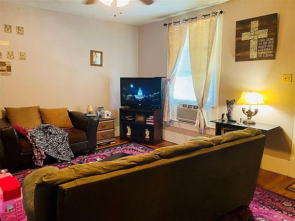 3rd image of 3418 Oneal St