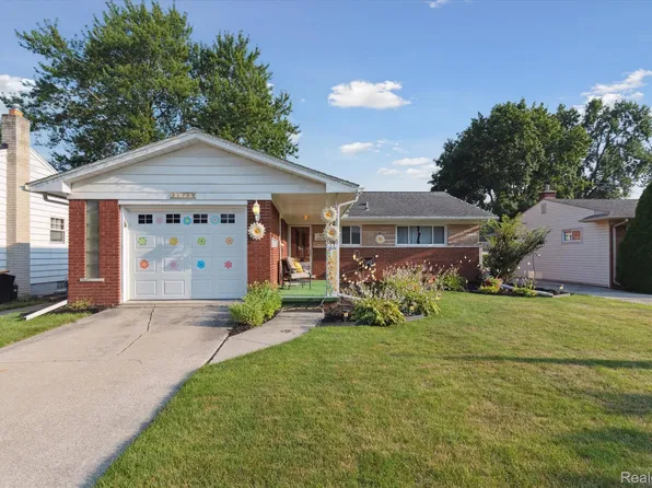 21783 McKinley St, Rockwood, MI 48173
