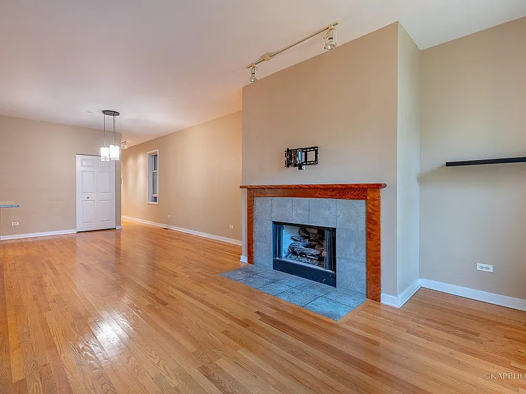 1344 W Grenshaw St #A — Photo 3