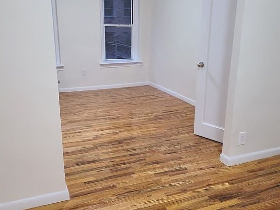 3rd image of 325 E 48th St APT 3B
