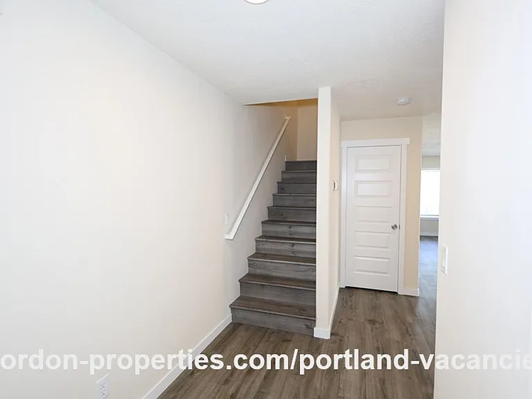 5407 SE 121st Ave — Photo 3