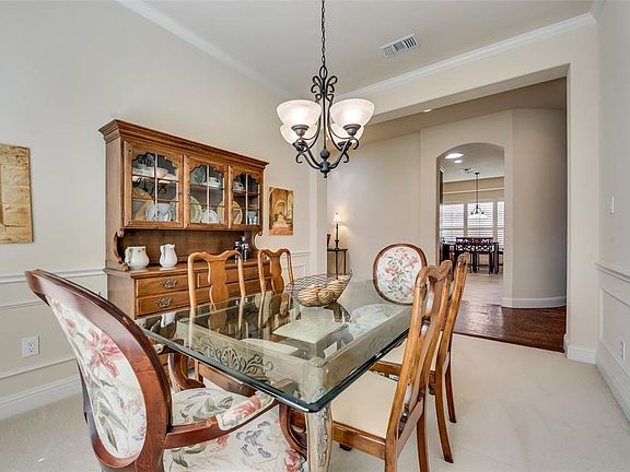 4th image of 738 Pelican Hills Dr