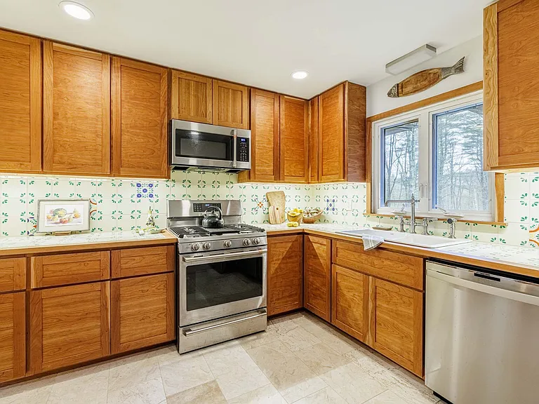 10 Purdy Hollow Rd — Photo 12