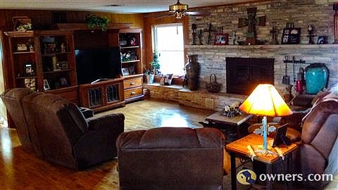 3rd image of 841 Jennifer Ln