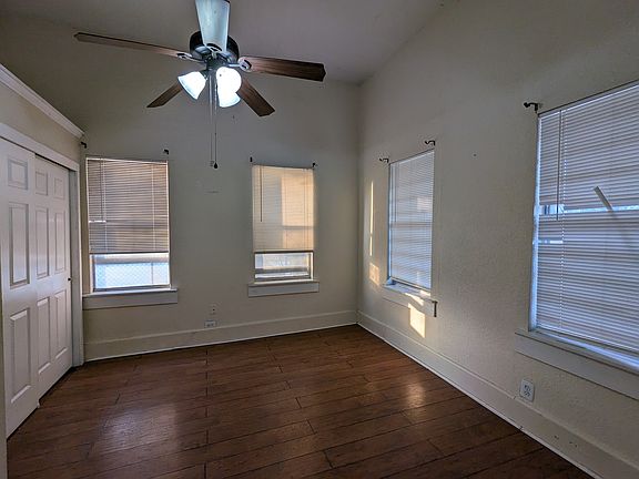 3rd image of 1002 W Saint Francis St