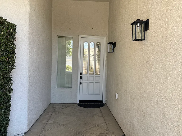 845 E Green Acres Dr — Photo 2