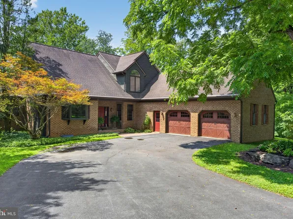210 Kelly Ln, York, PA 17406