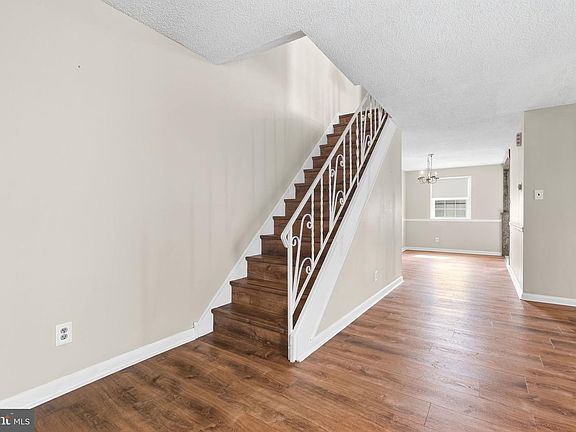 4th image of 9954 Bridle Rd