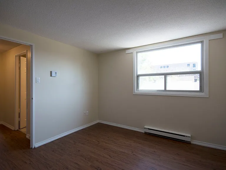 285 Loretta Ave S — Photo 8