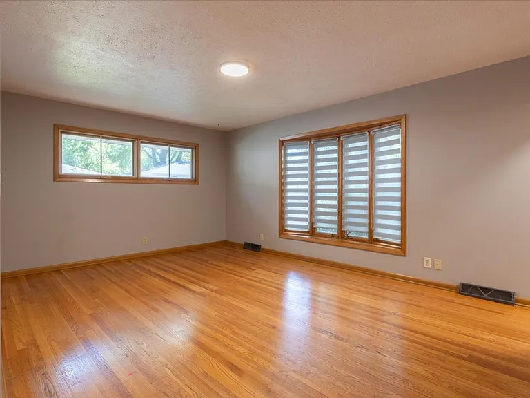 7221 Lexington Ave — Photo 3
