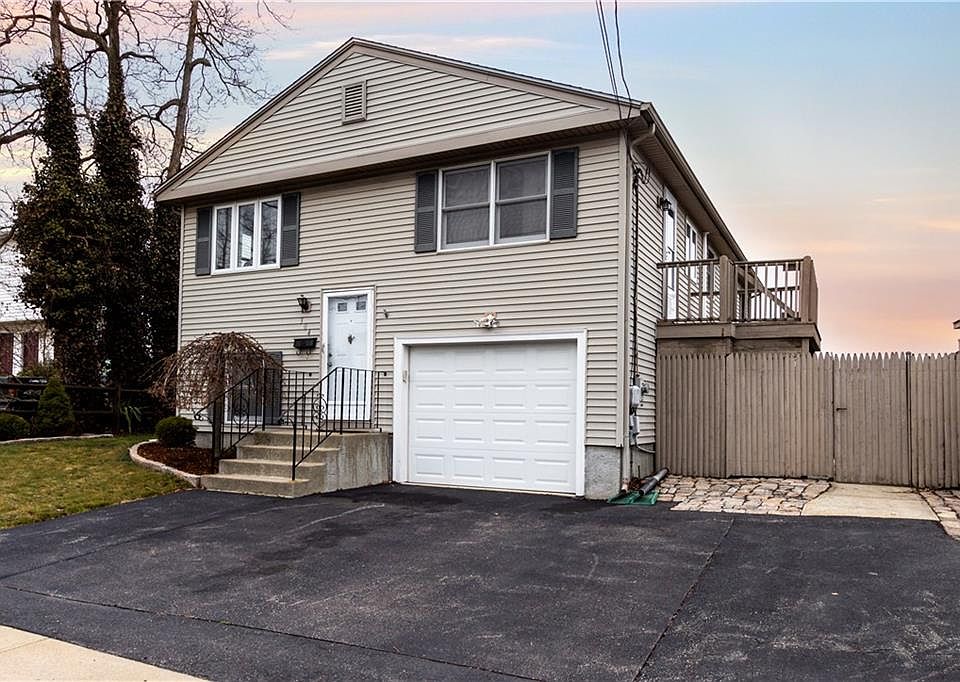 1st image of 304 Grosvenor Ave