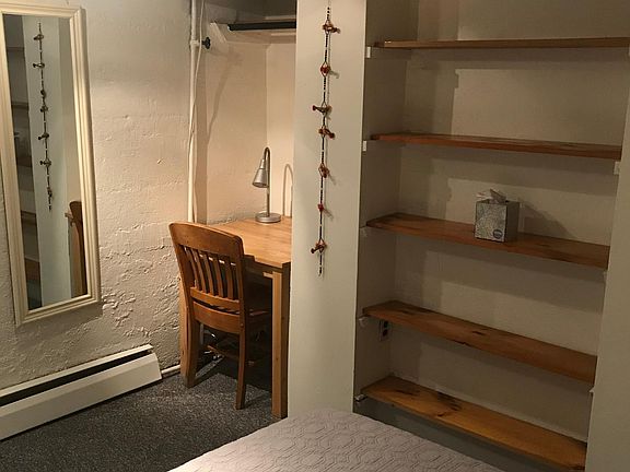 A small desk in the bedroom