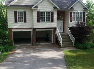 2100 Lubna Dr, Christiansburg, VA 24073
