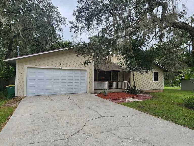 913 Russell Ave — Photo 1