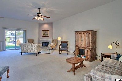 3rd image of 2819 Oakwood Dr