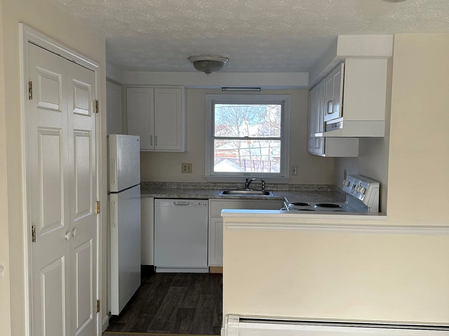 17 Glenwood Ave — Photo 3