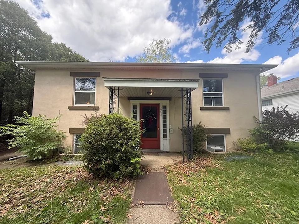 606 E Elm St #1
