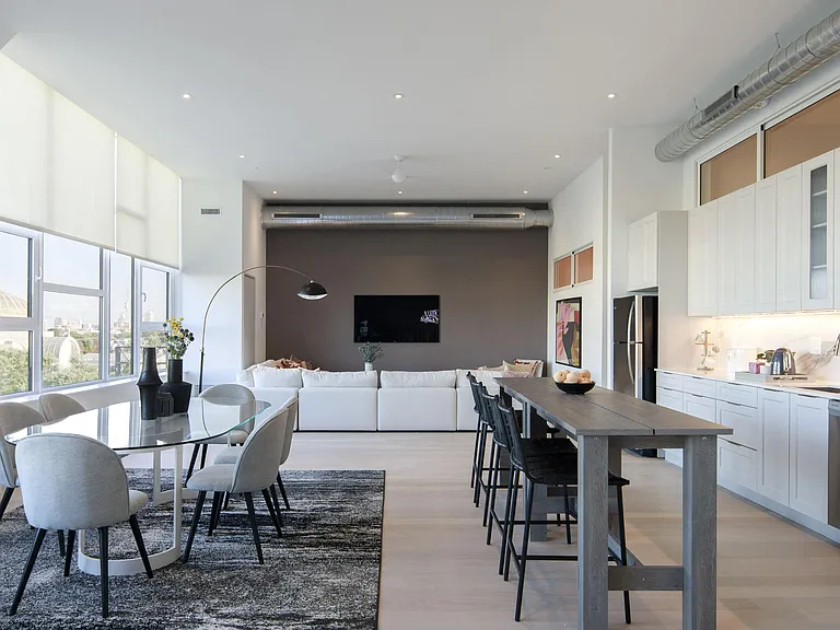The Poplar 4 Bedroom Apartment Dining Area