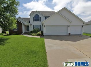 5485 Woodbridge Crst, Marion, IA 52302