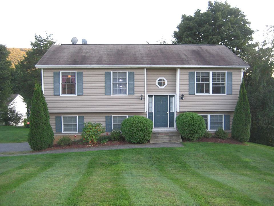 1st image of 17 Nicole Ln