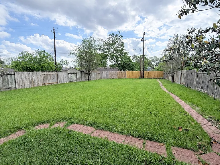 11922 Harristown Dr — Photo 33