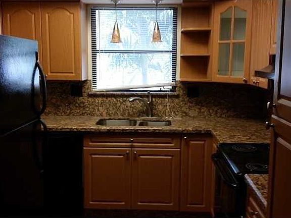 2nd image of 801 NE 39th St