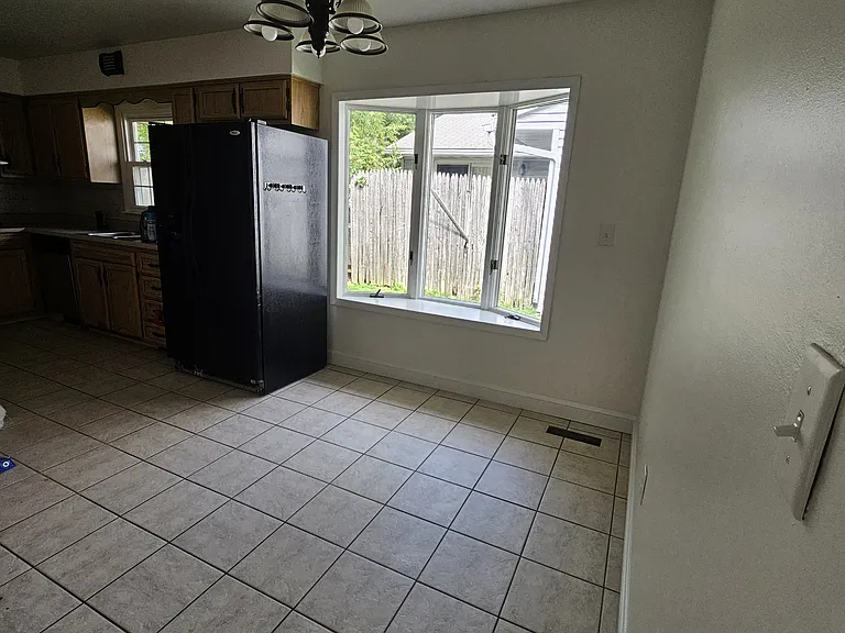 1248 Birchview Dr — Photo 2