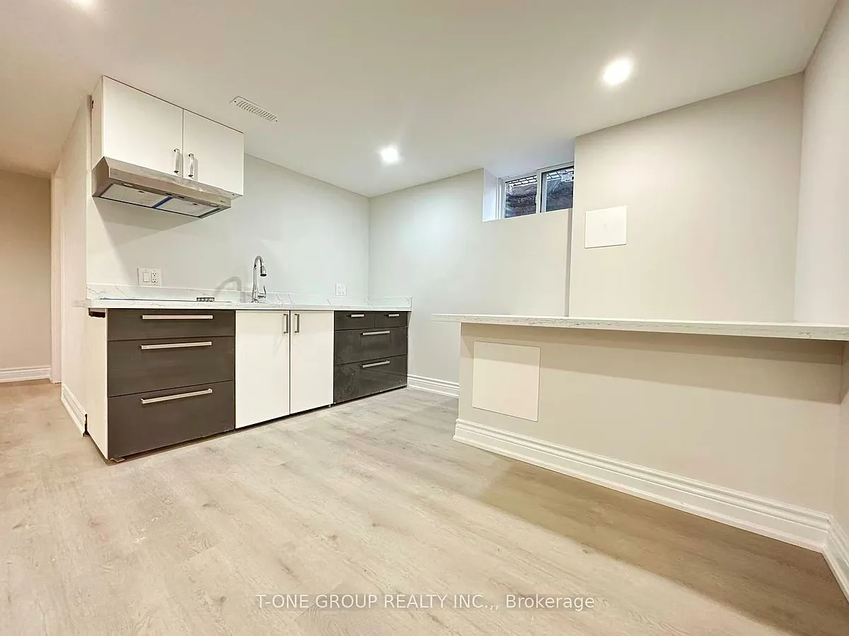 Building Photo - 9 Wigmore Dr #BASEMENT