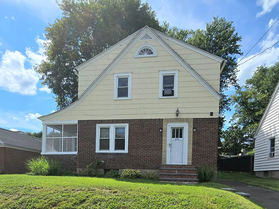 606 Exchange Ave